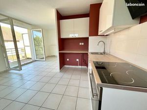 Loue F3 état neuf dans résidence calme et securisée