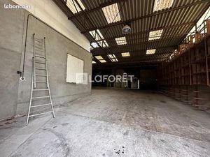 Local industriel 350 m²