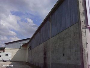 Loue entrepôt pour stockage ou usage artisanal