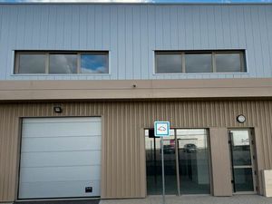 Local d'activites neuf