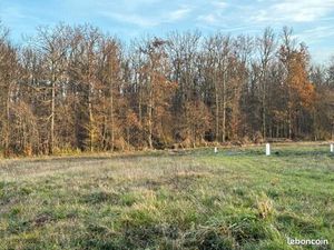 Terrain constructible à Charmeil