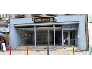 Local 89 m² AUBUSSON