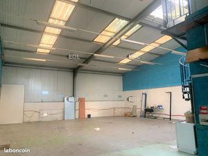 Local d'activité 221 m²