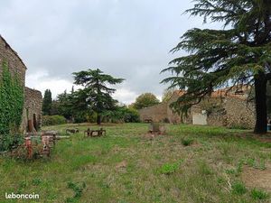 Terrain 1400 m2 constructible+ remise attenante