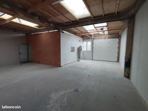 Location local / locaux / entrepôt séparables avec terrain de 8000m²