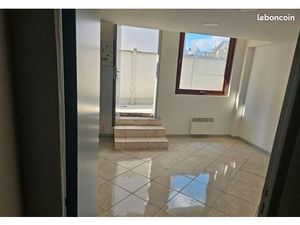 Local commercial / bureau – idéal artisan  stockage ou activité calme – pas de restauratio