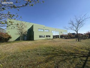 Local d'activité 1 068 m²