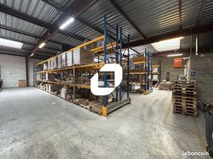 Local d'activité 1 821 m²