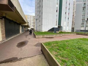 Local stockage entrepôt dépôt 645m² divisible