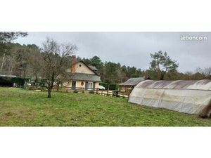 Maison de campagne avec sous bois de