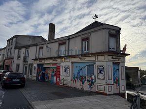 Opportunité rare - Ensemble Immobilier à rénover avec emplac