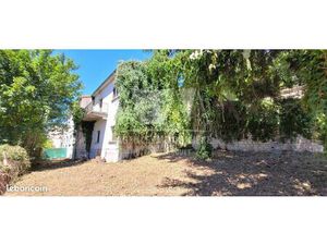 Angouleme - soyaux - maison a renover avec grand sous-sol et jardin