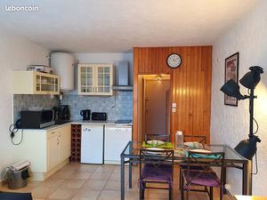 Studio en excellent état  très fonctionnel  en plein centre de la station du LIORAN : pas 