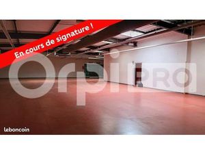 Local commercial 592 m²