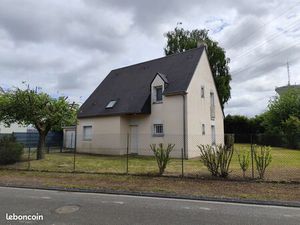 Pavillon de 114 m2 sur 646m2  de 1985. Maison de 5 pièces sur 2 niveaux . RDC : cuisine  s