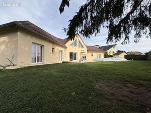 Maison 8 pièces 234 m²