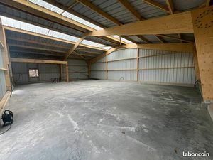 Local 200 m² CANTENAY EPINARD