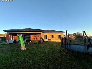 Maison plain pied T5 de 134 m2 habitables et garage de 81 m2