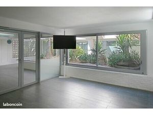 Grand local refait à neuf