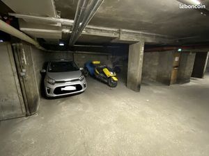 Parking Citadine  Moto  Scooter proche Mairie