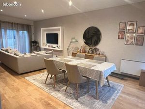 Maison de ville entièrement rénovée avec des belles finitions