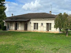Maison à vendre 220 000 de plein pied  110 m²  5 pièces sur sur terrain clos de 2200 m² su