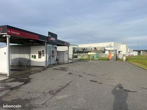 Emplacement pour kiosque à pizzas  distributeurs  laverie  cbd  etc…