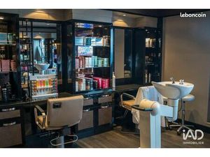 Boutique 95 m² AUCAMVILLE