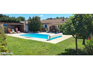 Maison de plain-pied avec piscine