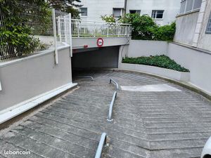 Parking sous sol avec badge 13 m2 - 10mn à pied du Parvis de la défense