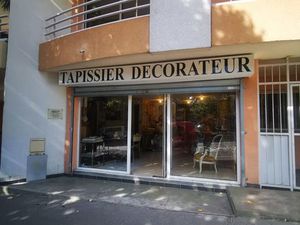 PERI-CANAL-Local pro 32 m² vitrine et grille motorisée