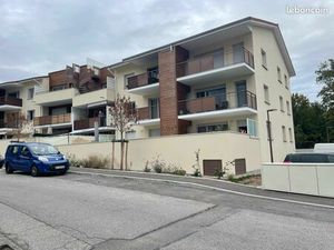 Place double en sous sol d une résidence récente