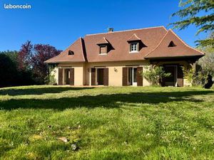 Maison périgourdine avec vue