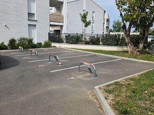 Place(s) de parking à louer  face au commissariat