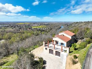 MAISON DE 160 M2 avec 200 M2 de sous sol