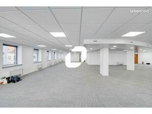 Bureau 877 m²