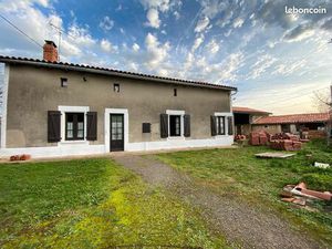 Maison en pierres avec dépendances