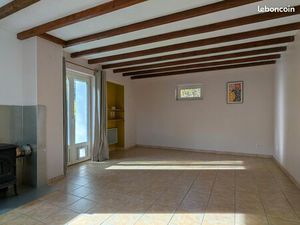 Bureau 3 pièces de 79 m² - Saint-Savin