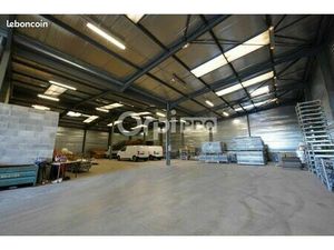 Local d'activité 941 m²