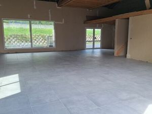 Local pour magasin  tertiaire  médical  restauration  artisanat  etc. A La Terrasse  belle