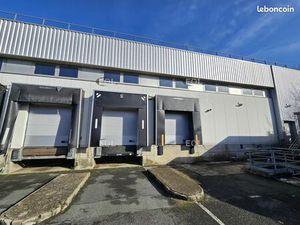 Local industriel 2 082 m²