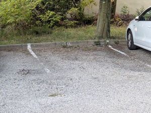 Place parking privée sécurisée