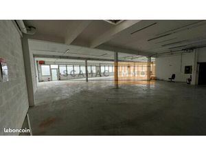 Local d'activité 819 m²