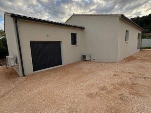 Villa neuve 100M2 à louer au milieu d'oliviers