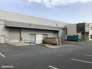 Local industriel 1 122 m²
