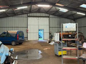 Local 458 m² CHATEAULIN