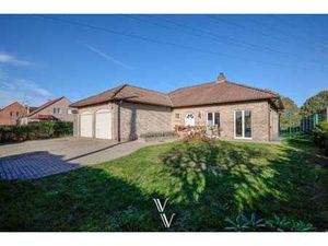 Open bebouwing op 1000 m² met prachtig uitzicht op achter...