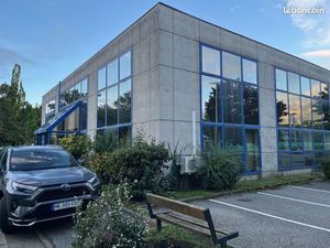 Bureaux 73 m² Gières