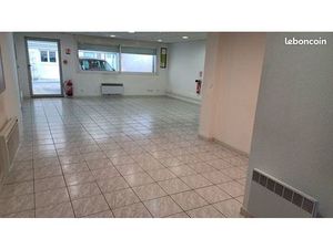 Particulier loue centre-ville Valence locaux 200 m2 + parking 950 euros