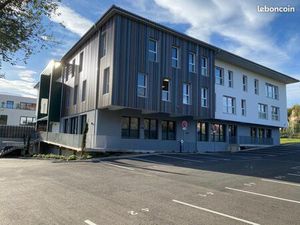 Bureau de 23 m2 en RDC avec accès PMR  salle d’attente  toilettes …